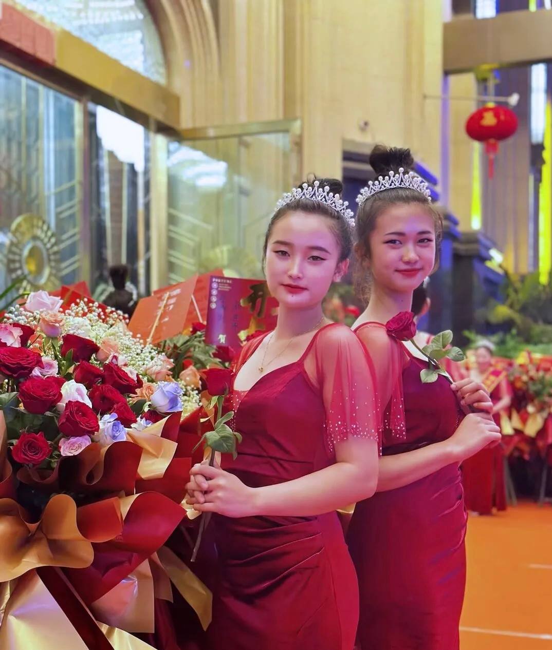 福布斯旅行网定制旅行咨询横幅 - 全球目的地旅行风光